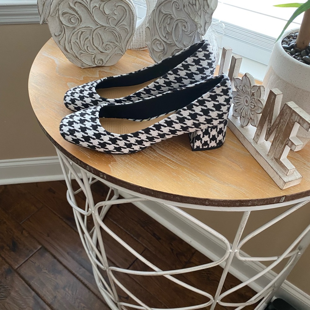 Houndstooth Print Pumps